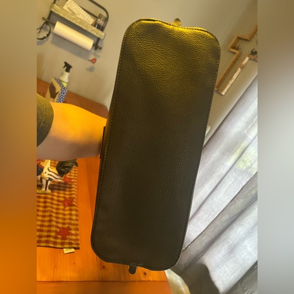 London Fog Shoulder Purse - Picture 5 of 5